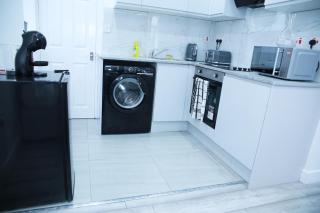 Lovely Apartment with free parking on premises. - London - 1