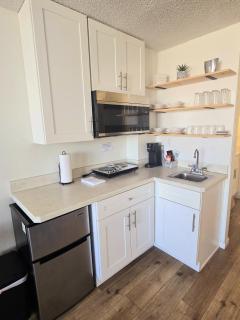 Ocean View Studio Condo w Balcony Free Parking and Heated Pool - 1
