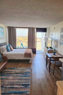Oceanview Studio Condo w Balcony - Castaways Beach Resort - Daytona Beach - 4