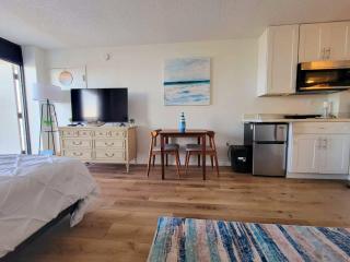 Oceanview Studio Condo w Balcony - Castaways Beach Resort - Daytona Beach - 7