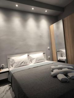 Urban Luxury Side 1 - 7