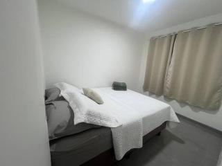 Apartamento 2 quartos, prox Outlet Campo Largo BR e Hospitais possui lava e seca - Campo Largo - 4