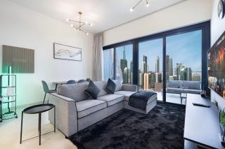 Luxury 2BR Burj View & Jacuzzi - 0