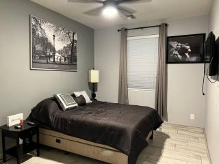 Lovely white grey home - Buckeye - 6
