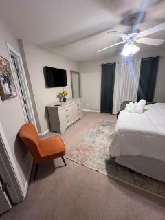 Luxe Central Suburban Retreat - Hampton - 5
