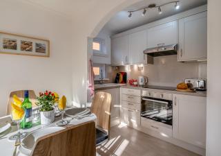 Fairhaven Apartment - Newton - 4