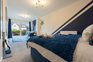Modern 4-Bed City Apartment, Guests 6, Ample Parking & Free Wi-Fi - 8