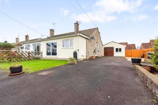 Modern 4-Bed City Apartment, Guests 6, Ample Parking & Free Wi-Fi - 5