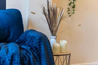 Modern 4-Bed City Apartment, Guests 6, Ample Parking & Free Wi-Fi - 1