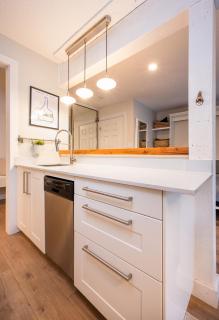 Group Stays - Large Renovated Apartment with Pool and Hot Tub - Whistler - 2