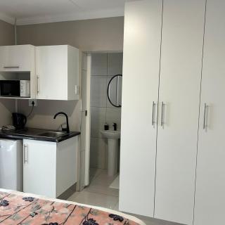Hidden Bliss Guesthouse - East London - 2