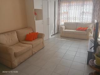 Turning Point Haven Esther Park Cottage - Kempton Park - 8