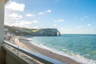 L'appel De La Côte - Vue falaises - Place parking - Étretat - 0