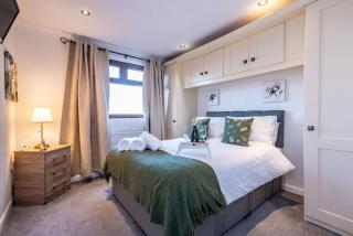 Cosy Countryside Hot Tub Retreat! Fully Central Heated with FREE Parking -  - 7