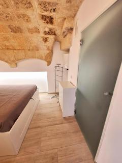 Vico Farinella 12 Small Room - 6