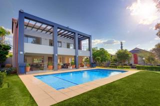Stunning 2 bed Apartment near Monte Casino - Fourways - 7
