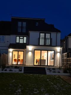 Luxury Self-Contained Private En-Suite Room in Halesowen R2 - 8