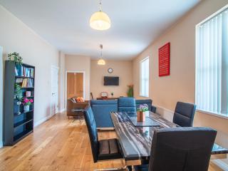 Stylish & Spacious apartment with private balcony - Sheffield - 6