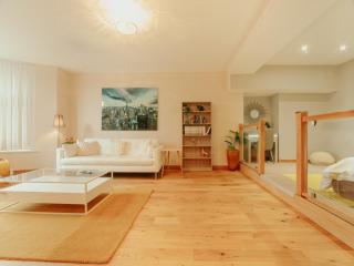 Luxe Living in Sheffield City by Avo Apartment - Sheffield - 2
