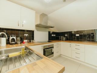 Luxe Living in Sheffield City by Avo Apartment - Sheffield - 1