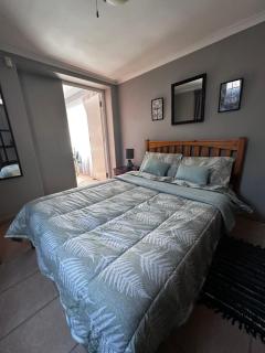 ChezBelle, self-catering 2 sleeper in Constantia with self check-in - 8