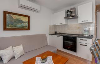 Nice Apartment In Mundanije With Wifi - 3
