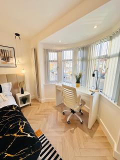 Luxury Private Room With its own Kitchenette in Halesowen R4 - 1