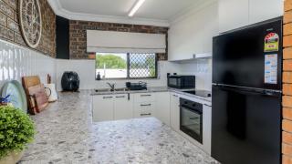 Sheridan By The Seashore - Bongaree - 5