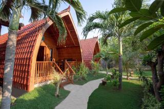 Made Taro - Menjangan Homestay - Banyuwedang - 0