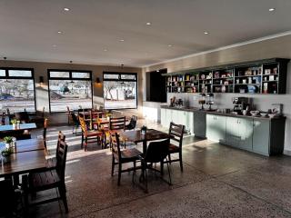 Flying Ostrich Guesthouse & Palmrest Farmstall - 1