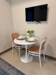 1 Bedroom with Balcony and Fast Wifi at Park Mckinley West - Manila - 6