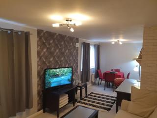 Spacious, Stylish Two-Bedroom Maisonette, Modern Amenities, Elegant Interiors - 2