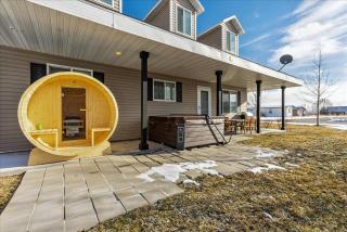 Private Hot Tub Sauna Prime Location - Garden City - 9