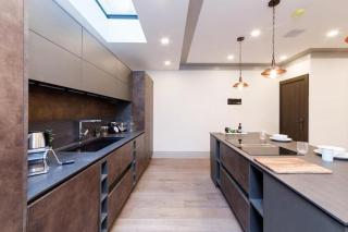 Spacious 4-Bedroom, 3-Bathroom Retreat with additional Separate Toilet and Private Garden - 4