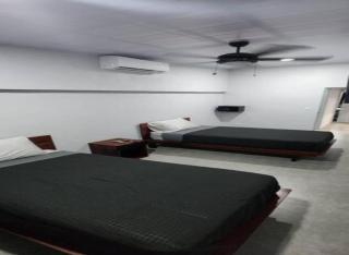 Casa Tusi - 2 Blocks From Clubs & Strip - 9