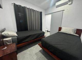 Casa Tusi - 2 Blocks From Clubs & Strip - 6