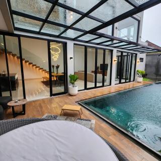 'The Thompsons JOGJA' Private Pool Villa - Ngaglik - 1