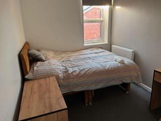 Cosy 4 bed period property - near City and University - 1