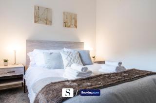 Spacious Family Haven I Lovely Relaxing Ambience I A 2BR House with Calming Decor I Parking and Garden Short Term Let by SILVA I Long term rates available - Hailsham - 0
