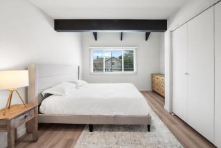 Walk to Main St, Private Hot Tub and Parking, 6 Bedrooms, Great Location - Sleeps 14 - 2