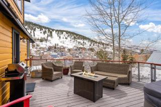 Walk to Main Street, Large beautiful Home, Private Tub, 3BR - 0