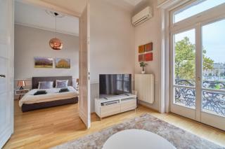 Charming Budapest Apartment with Parliament Views - Budapest - 3