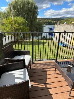 Saugerties Waterfront Getaway - 1
