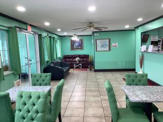 Super 8 by Wyndham Riverside/Kansas City - Kansas City - 1