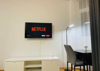 Cozy Studio Apartment - 8