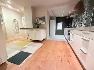 Cozy Apartment , Sleeps 4, 10 Min to Reykjavík Downtown, Family-Friendly - 8