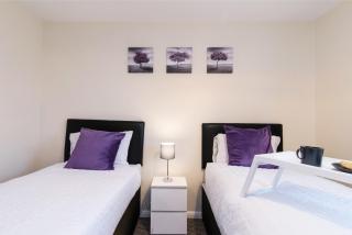 Spacious 3-Bedroom Apartment w Private Garden - 7