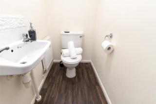 Spacious 3-Bedroom Apartment w Private Garden - 3