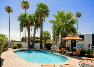 Villa Golden - King Bed & Swimming Pool! - 9