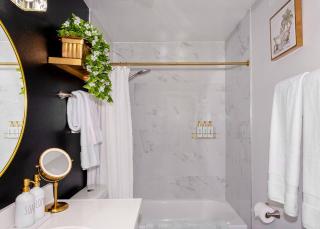 Villa Golden - King Bed & Swimming Pool! - 3